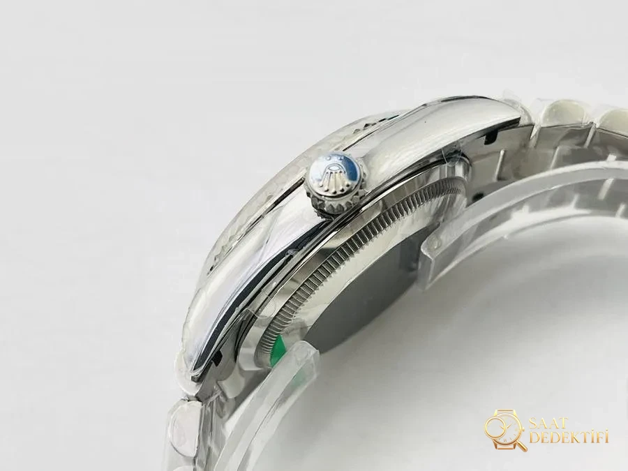 EW Factory Rolex Day-Date 40 mm 3255 mekanizmalı (beyaz kadran) saat incelemesi - Arka Kapak ve Mekanizma Detayı