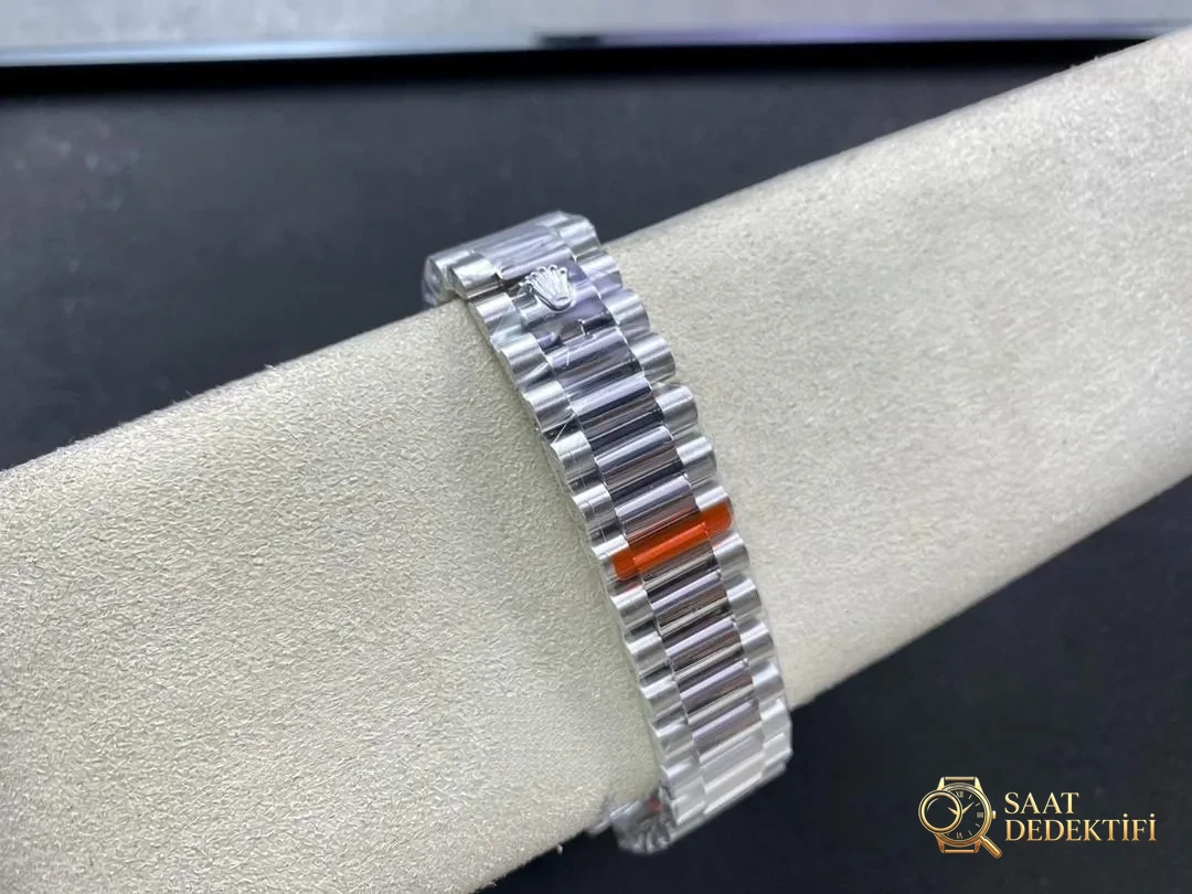 EW Factory Rolex Day-Date buz mavisi kadran m228236 işçilik incelemesi - Fosfor ve Super-LumiNova Gece Görünümü