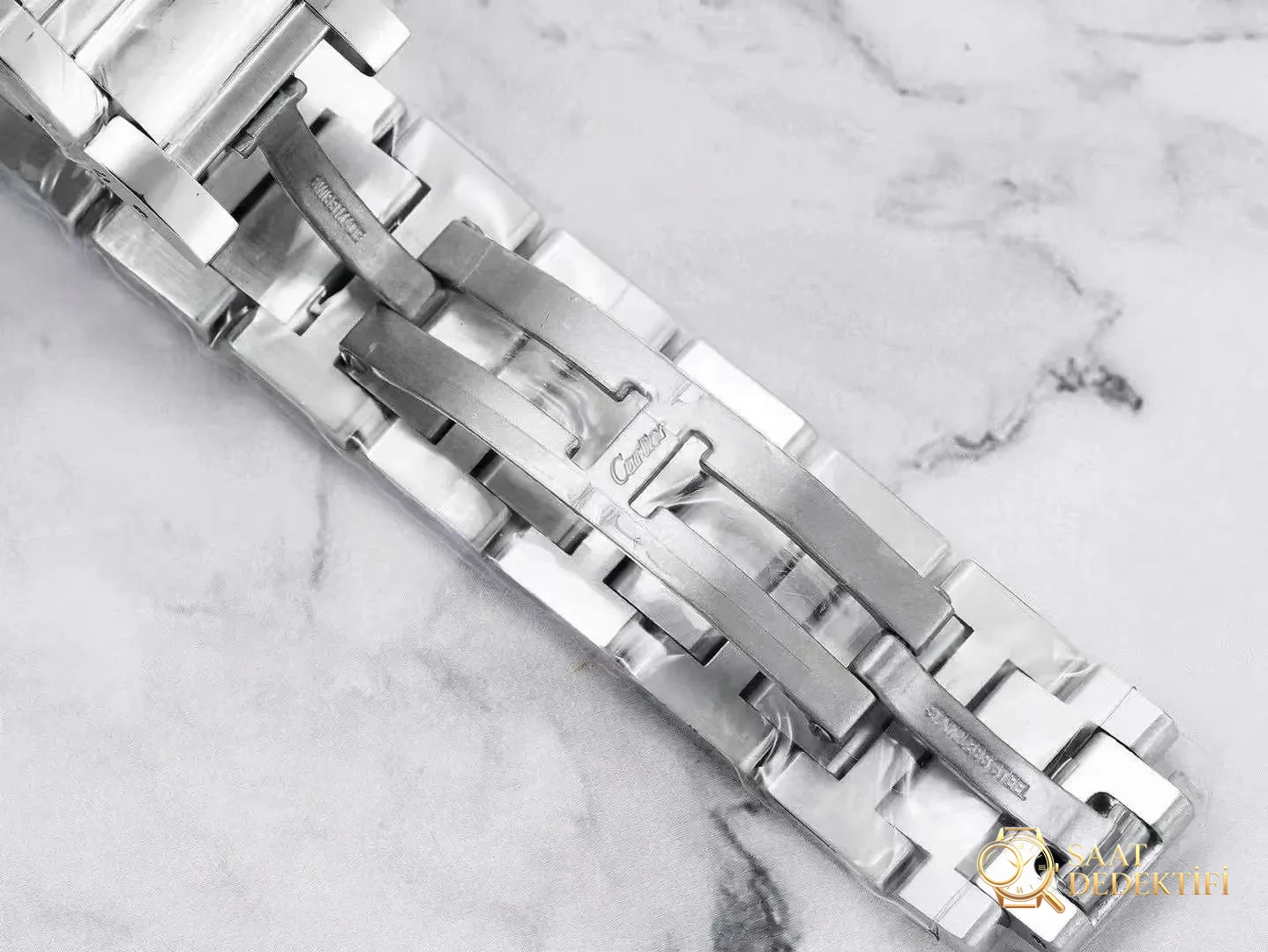 F1 Factory Cartier Tank MUST de Cartier kuvars mekanizma - Fosfor ve Super-LumiNova Gece Görünümü