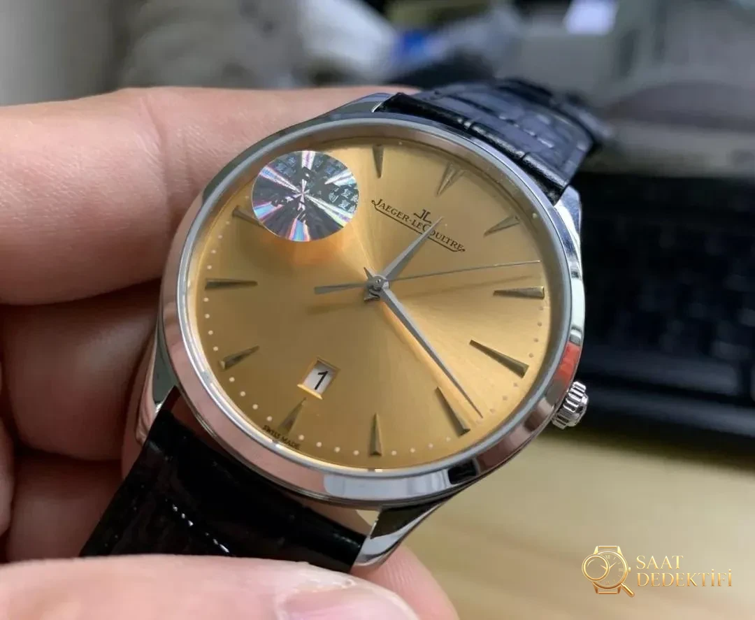 FK Factory JLC Jaeger-LeCoultre Master klasik saat 1288420 replikası nasıl olmuş? - Arka Kapak ve Mekanizma Detayı