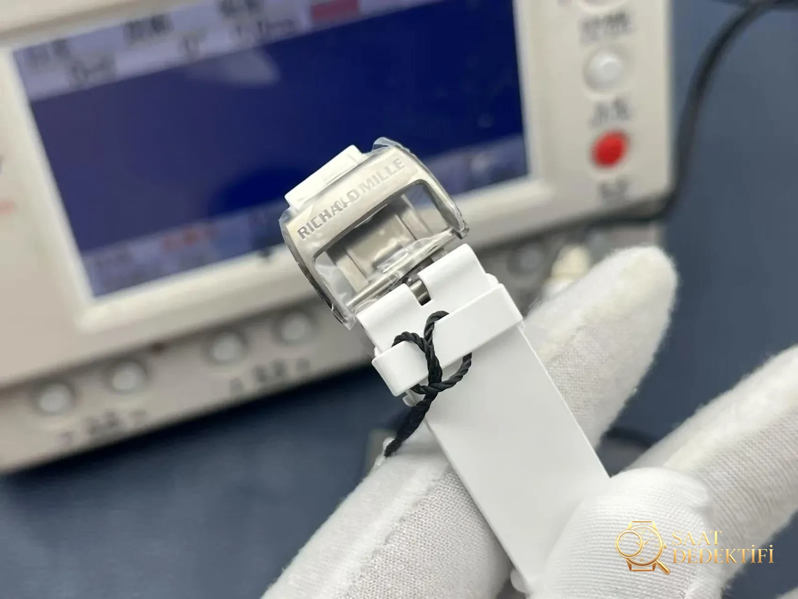 Geleneği Yıkan Yeni Nesil Saat Kralı: ZF Factory Richard Mille RM-055 V3 Beyaz Efsane Karşınızda! - Mekanizma Zemberek ve Balans Detayı