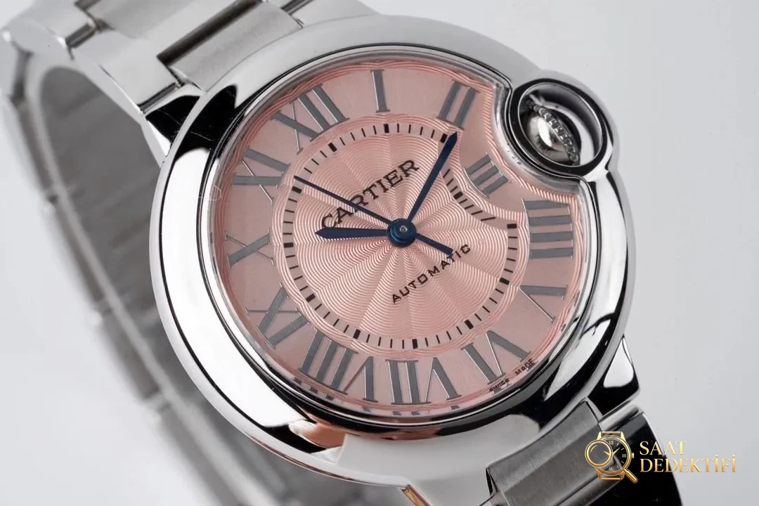 Gerçek-replika karşılaştırması: AF Factory Cartier Ballon Bleu 33 mm pembe kadran 076 orijinal mekanizma bir bakışta ele verir mi? - Klips Kilidi ve Lazer Damgalar