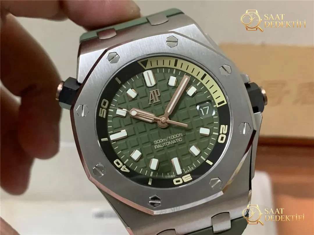 Gerçek-replika karşılaştırması: APS Factory Audemars Piguet 15720 hızlı sök kayış 4308 mekanizma - Yan Profil ve Kordon Bağlantısı