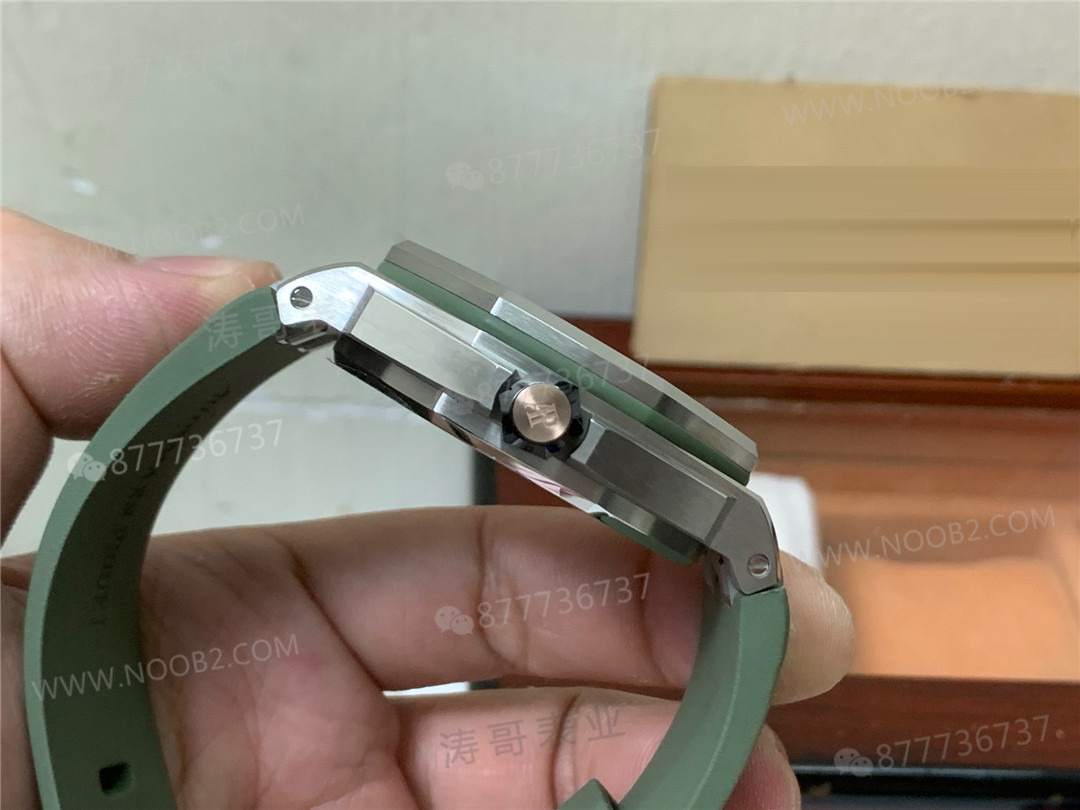 Gerçek-replika karşılaştırması: APS Factory Audemars Piguet 15720 hızlı sök kayış 4308 mekanizma — 15. fotoğraf