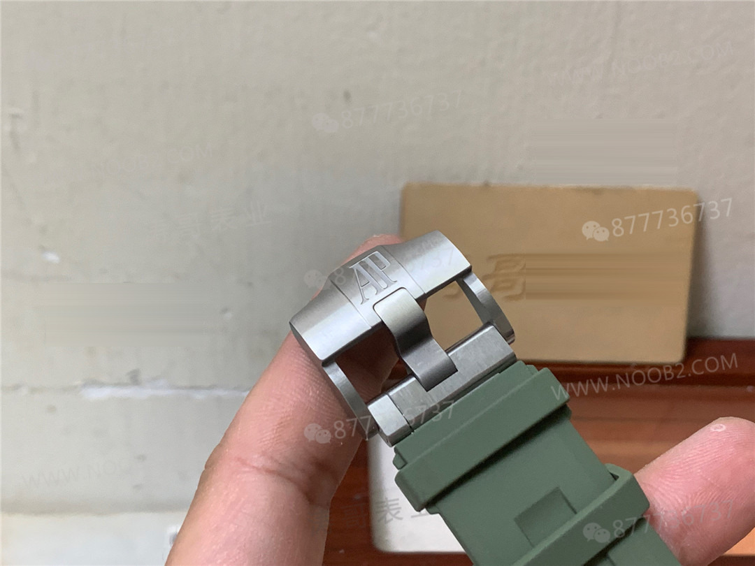 Gerçek-replika karşılaştırması: APS Factory Audemars Piguet 15720 hızlı sök kayış 4308 mekanizma — 19. fotoğraf