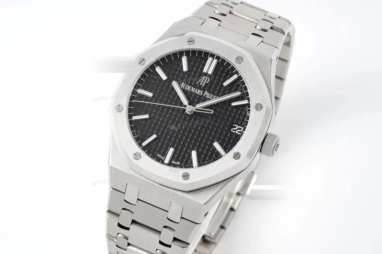 Gerçek-replika karşılaştırması: APS Factory Audemars Piguet Royal Oak 15500'ün yükseltilmiş 4302 entegre mekanizmasının işçiliği nasıl? — 11. fotoğraf