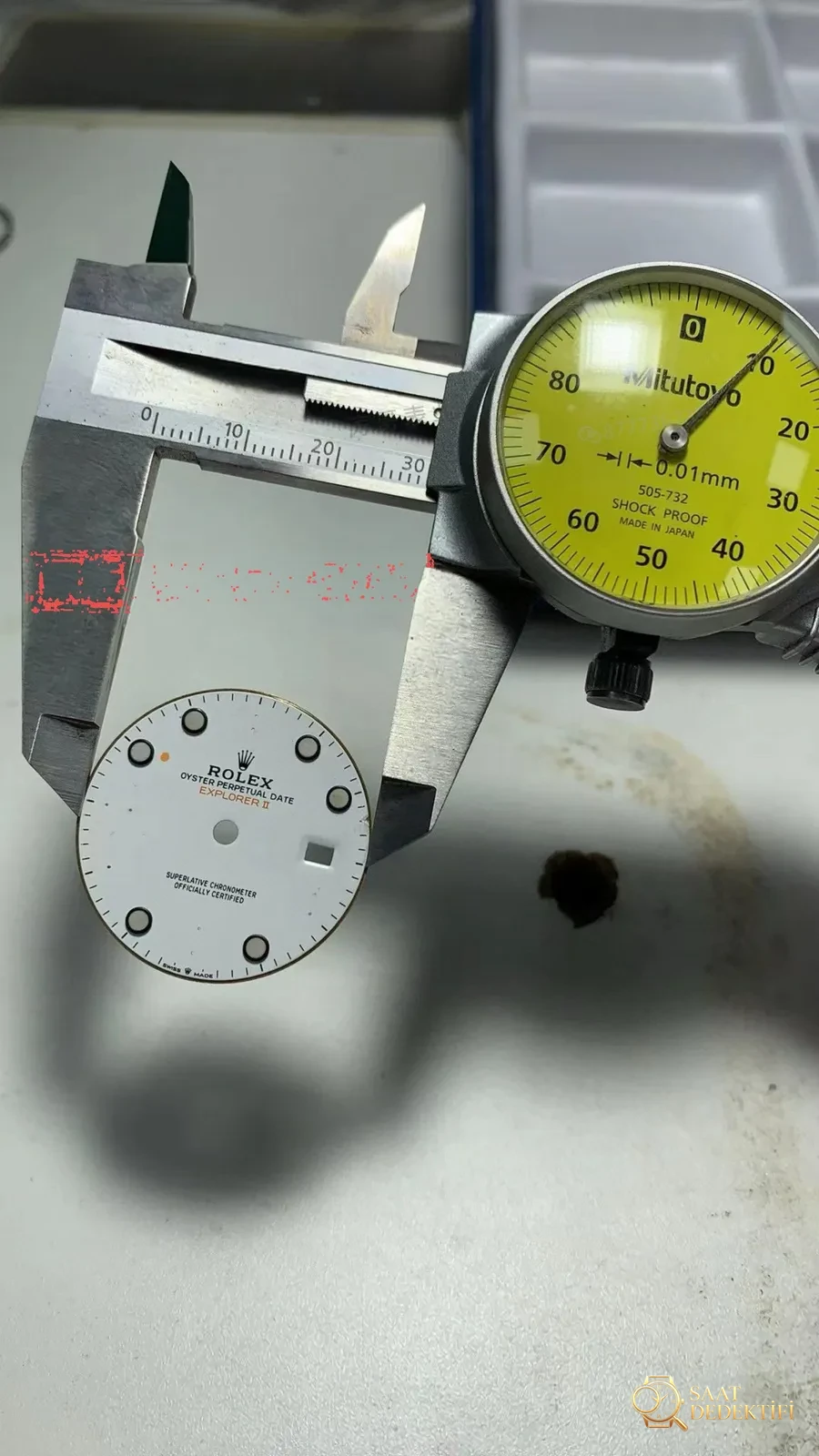 Gerçek-replika karşılaştırması: Clean Rolex Explorer II ile orijinalin karşılaştırması - Bilezik Bakla Ayrımı ve Pim Yapısı