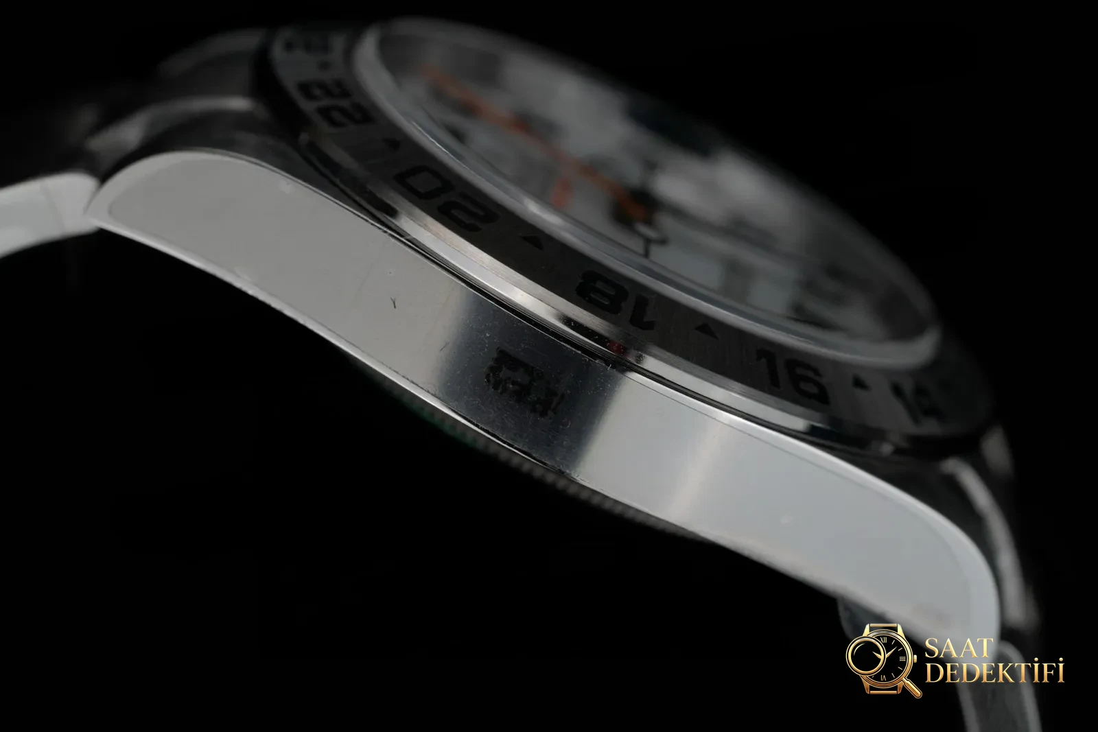 Gerçek-replika karşılaştırması: Clean Rolex Explorer II ile orijinalin karşılaştırması - Arka Kapak Gravür ve Seri Numarası