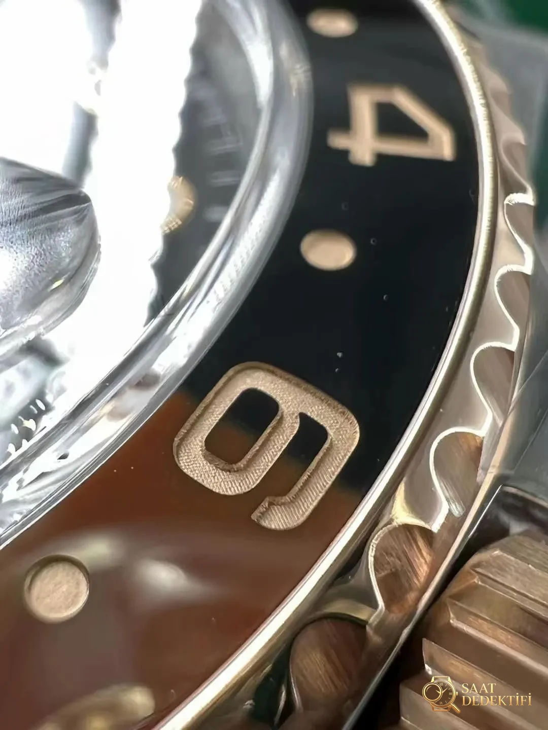 Gerçek-replika karşılaştırması: Clean Rolex GMT 126711 Root Beer bezelinin kalitesi iyi mi? - Bilekte Duruş ve Kasa Orantısı
