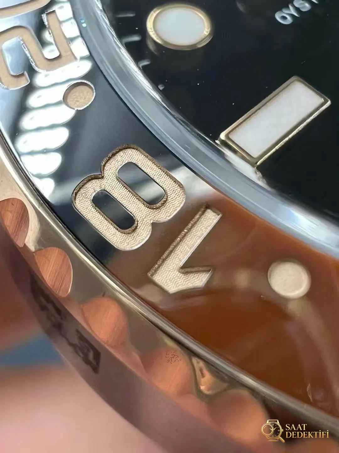 Gerçek-replika karşılaştırması: Clean Rolex GMT 126711 Root Beer bezelinin kalitesi iyi mi? - Fosfor ve Super-LumiNova Gece Görünümü