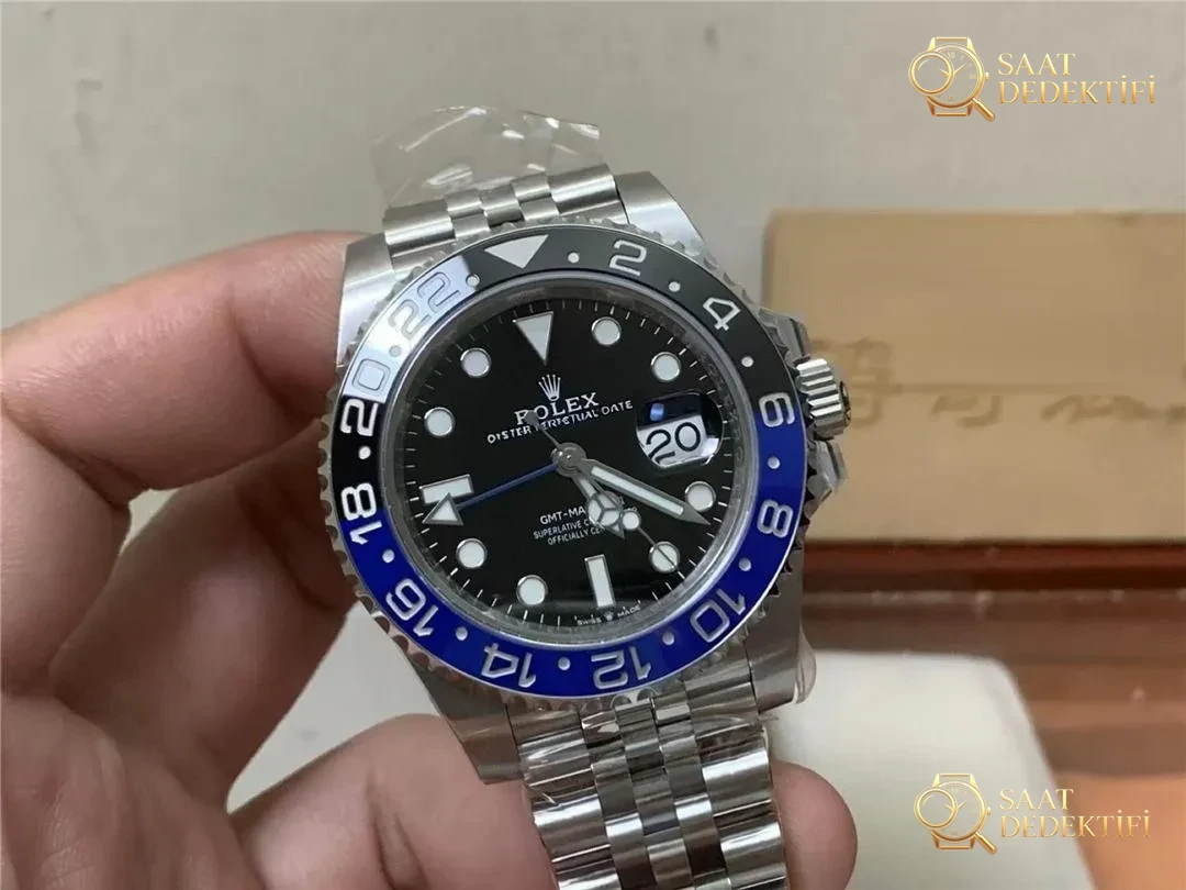 Gerçek-Replika Karşılaştırması: Clean Rolex GMT Inter Milan Bezel (Mavi-Siyah Bezel) - Arka Kapak ve Mekanizma Detayı