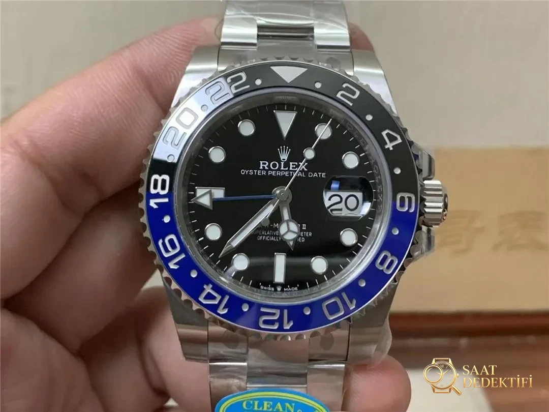 Gerçek-Replika Karşılaştırması: Clean Rolex GMT Inter Milan Bezel (Mavi-Siyah Bezel) - Fosfor ve Super-LumiNova Gece Görünümü
