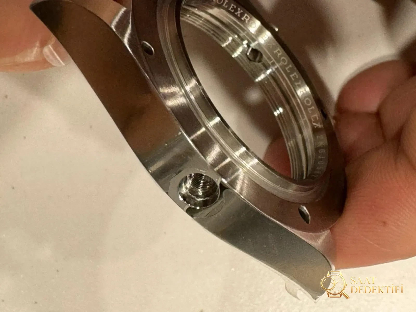 Gerçek-replika karşılaştırması: Clean Rolex tek kırmızı Sea-Dweller 126600 - Yan Profil ve Kordon Bağlantısı