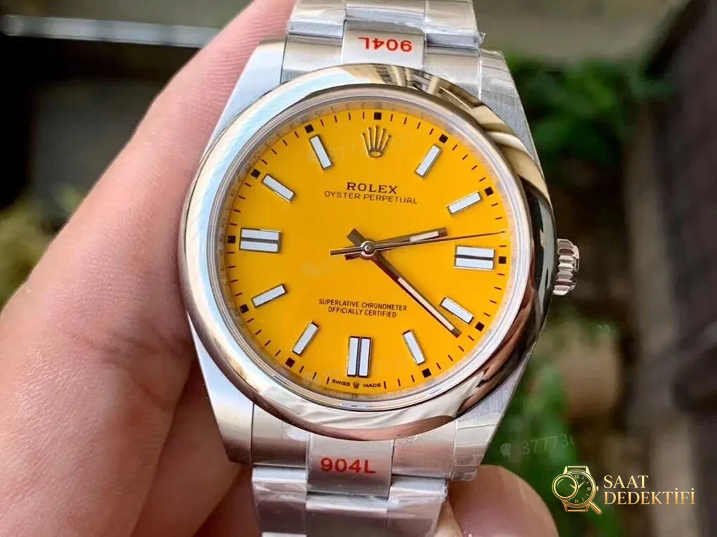 Gerçek-replika karşılaştırması: EW Factory Rolex Oyster Perpetual 41 mm replika saat ilk bakışta sahte - Arka Kapak ve Mekanizma Detayı