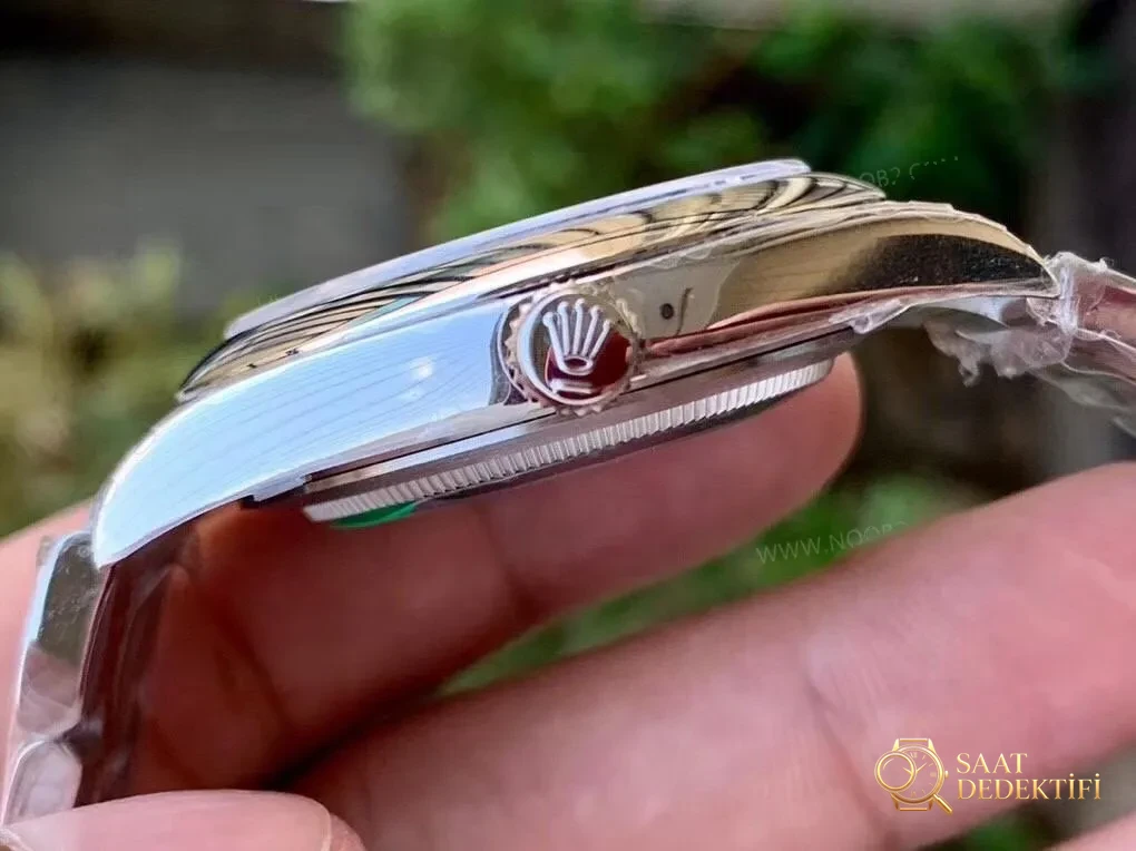 Gerçek-replika karşılaştırması: EW Factory Rolex Oyster Perpetual 41 mm replika saat ilk bakışta sahte - Mekanizma Zemberek ve Balans Detayı