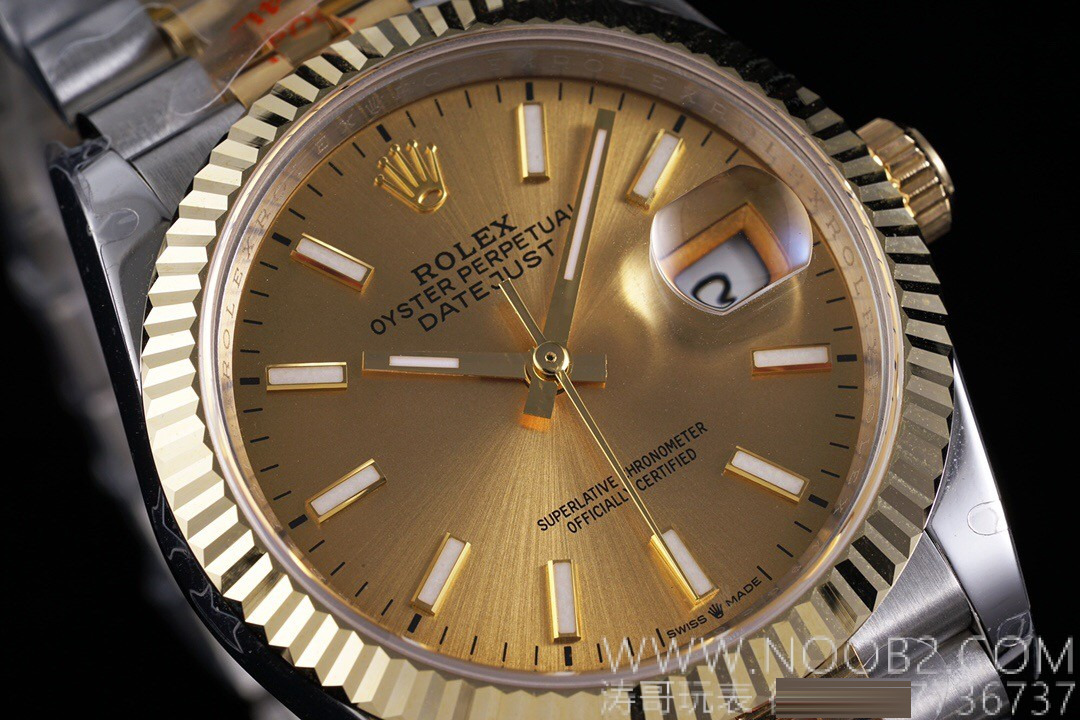 Gerçek-replika karşılaştırması: GM Factory Rolex Datejust 36 mm beş sıralı bilezik, 3235 tek parça mekanizma V3 versiyon, altın kaplama seri orijinal ile inceleme — 11. fotoğraf