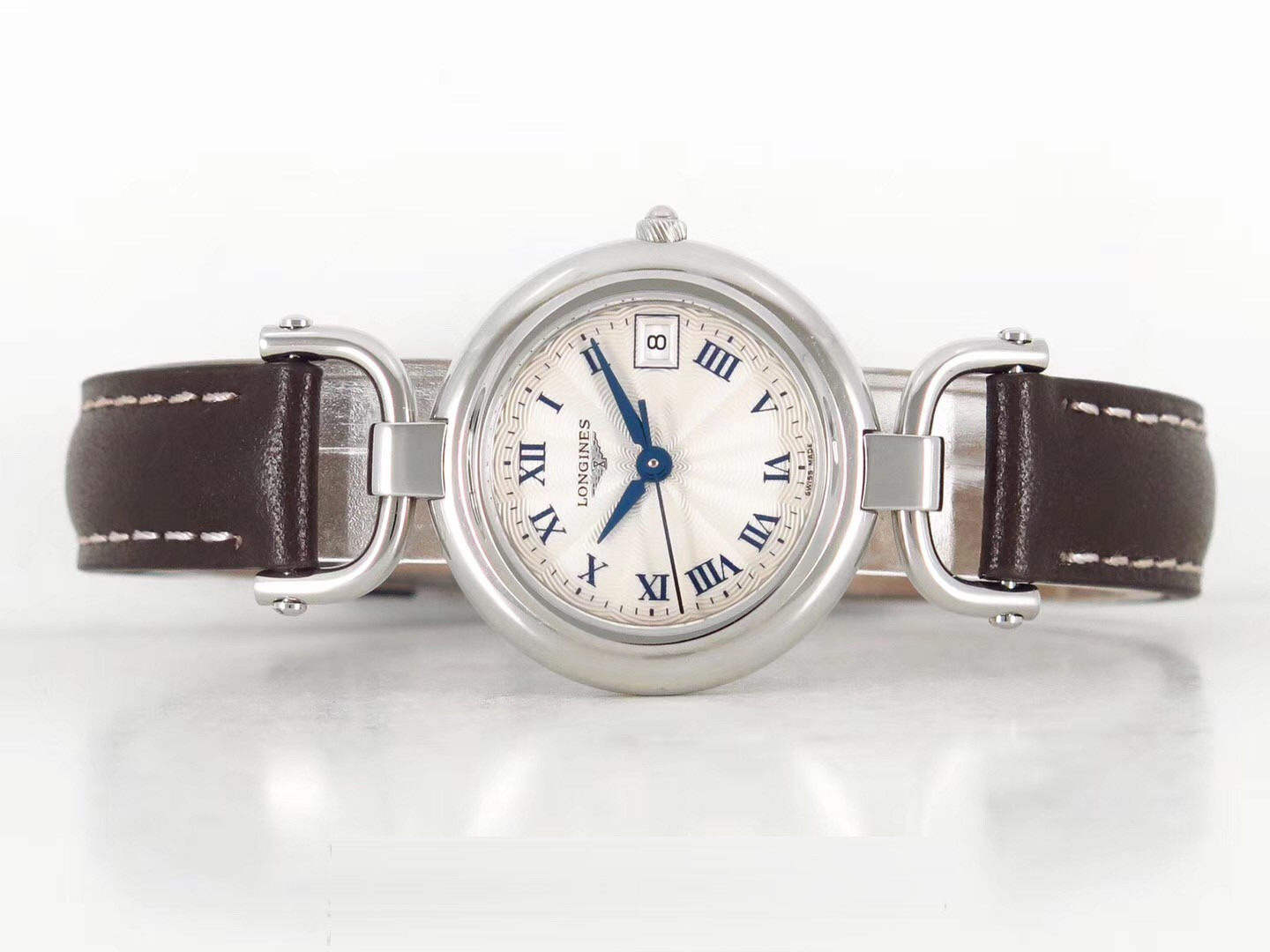 Gerçek-replika karşılaştırması: GS Factory Longines Equestrian serisi kadın replika saati 26,5 mm orijinal İsviçre 152 kuvars mekanizmasıyla orijinaline kıyasla nasıl? İlk bakışta sahte olduğu belli olur mu? — 24. fotoğraf