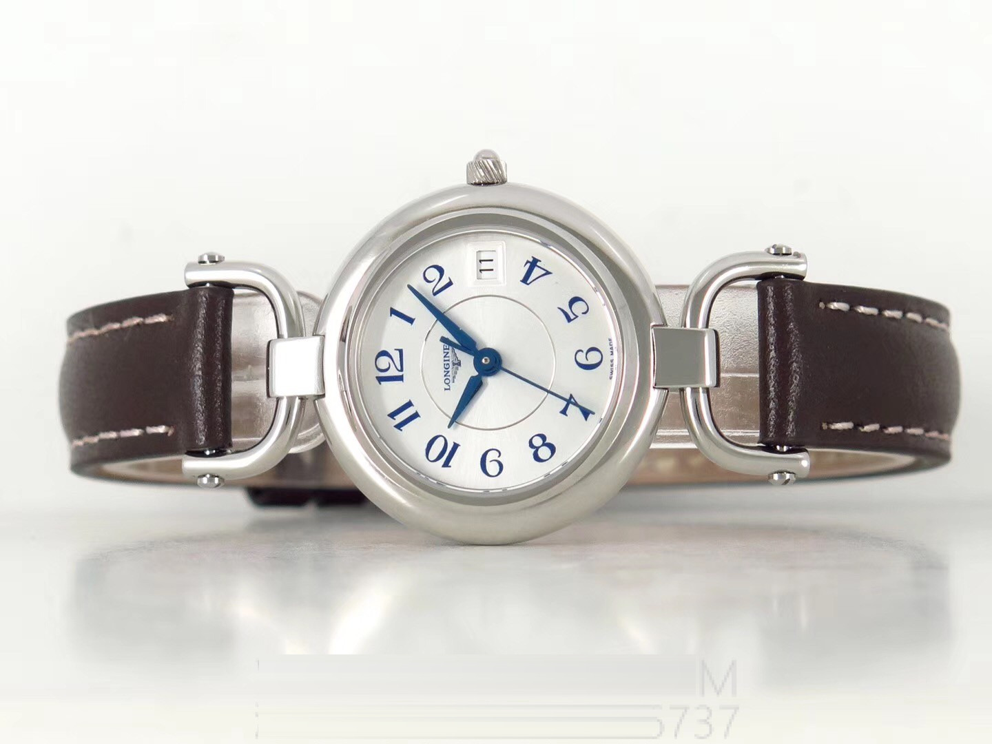 Gerçek-replika karşılaştırması: GS Factory Longines Equestrian serisi kadın replika saati 26,5 mm orijinal İsviçre 152 kuvars mekanizmasıyla orijinaline kıyasla nasıl? İlk bakışta sahte olduğu belli olur mu? — 25. fotoğraf