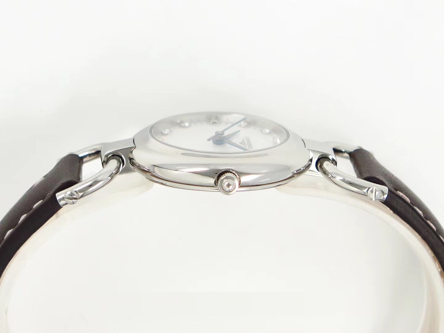 Gerçek-replika karşılaştırması: GS Factory Longines Equestrian serisi kadın replika saati 26,5 mm orijinal İsviçre 152 kuvars mekanizmasıyla orijinaline kıyasla nasıl? İlk bakışta sahte olduğu belli olur mu? — 27. fotoğraf