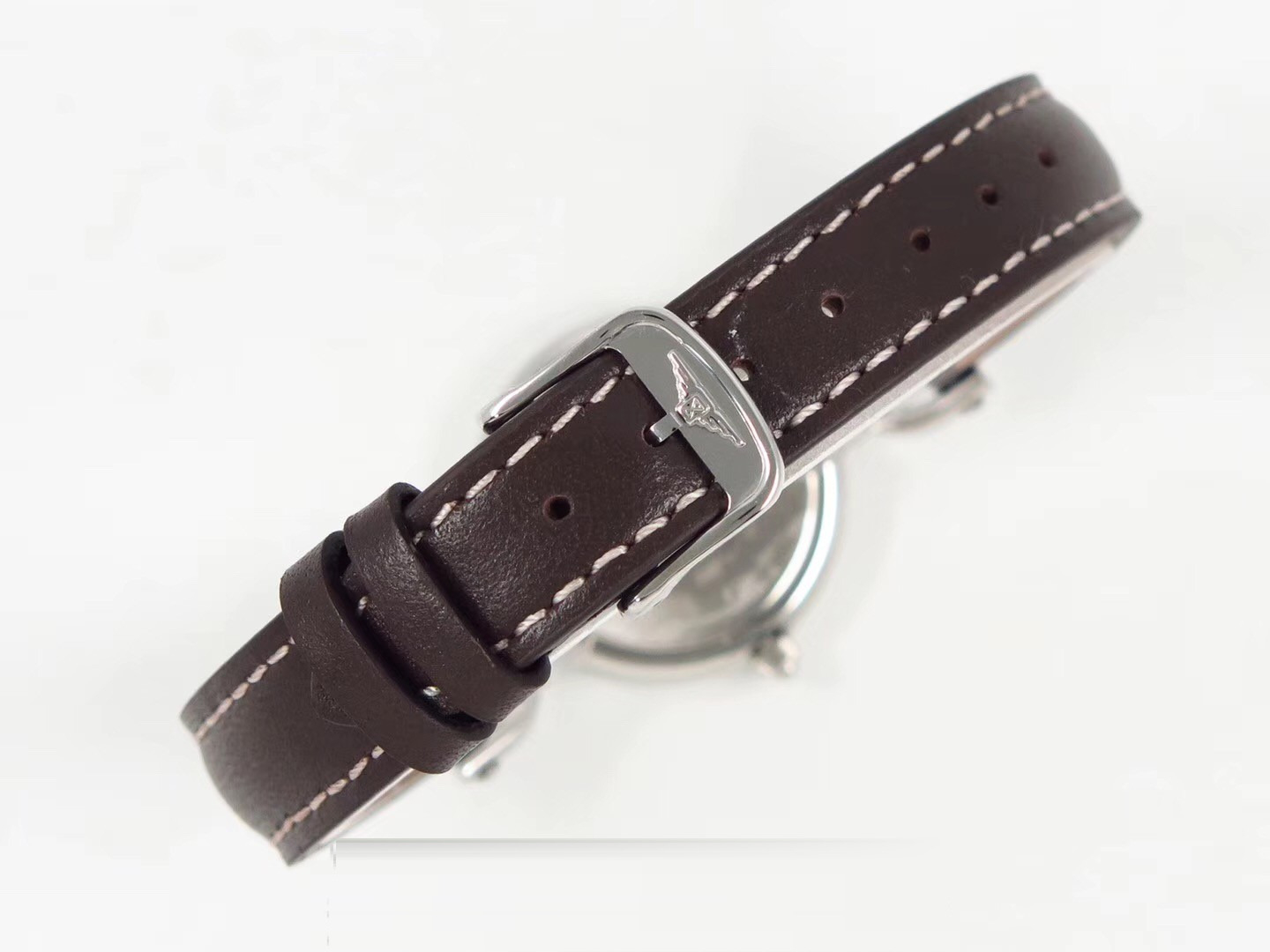 Gerçek-replika karşılaştırması: GS Factory Longines Equestrian serisi kadın replika saati 26,5 mm orijinal İsviçre 152 kuvars mekanizmasıyla orijinaline kıyasla nasıl? İlk bakışta sahte olduğu belli olur mu? — 31. fotoğraf