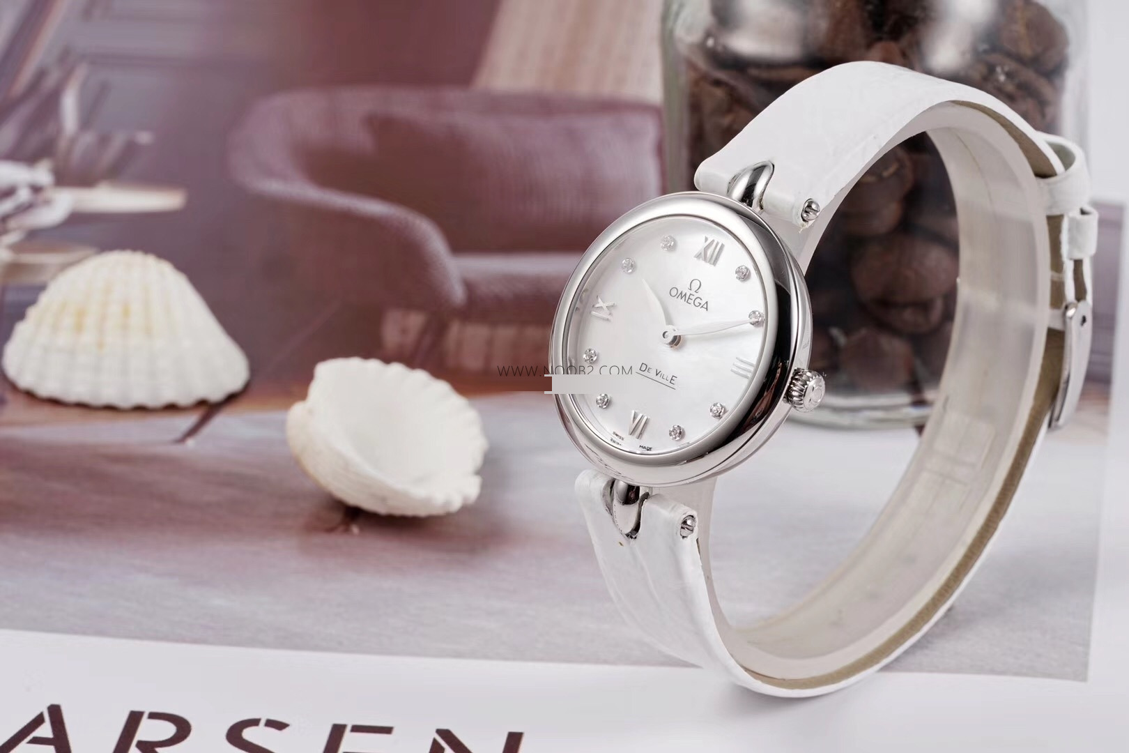 Gerçek-replika karşılaştırması: GS Factory Omega De Ville serisi 424.13.27.60.55.001 replika kadın kol saati 27.4 mm İsviçre menşeli kuvars — 1. fotoğraf