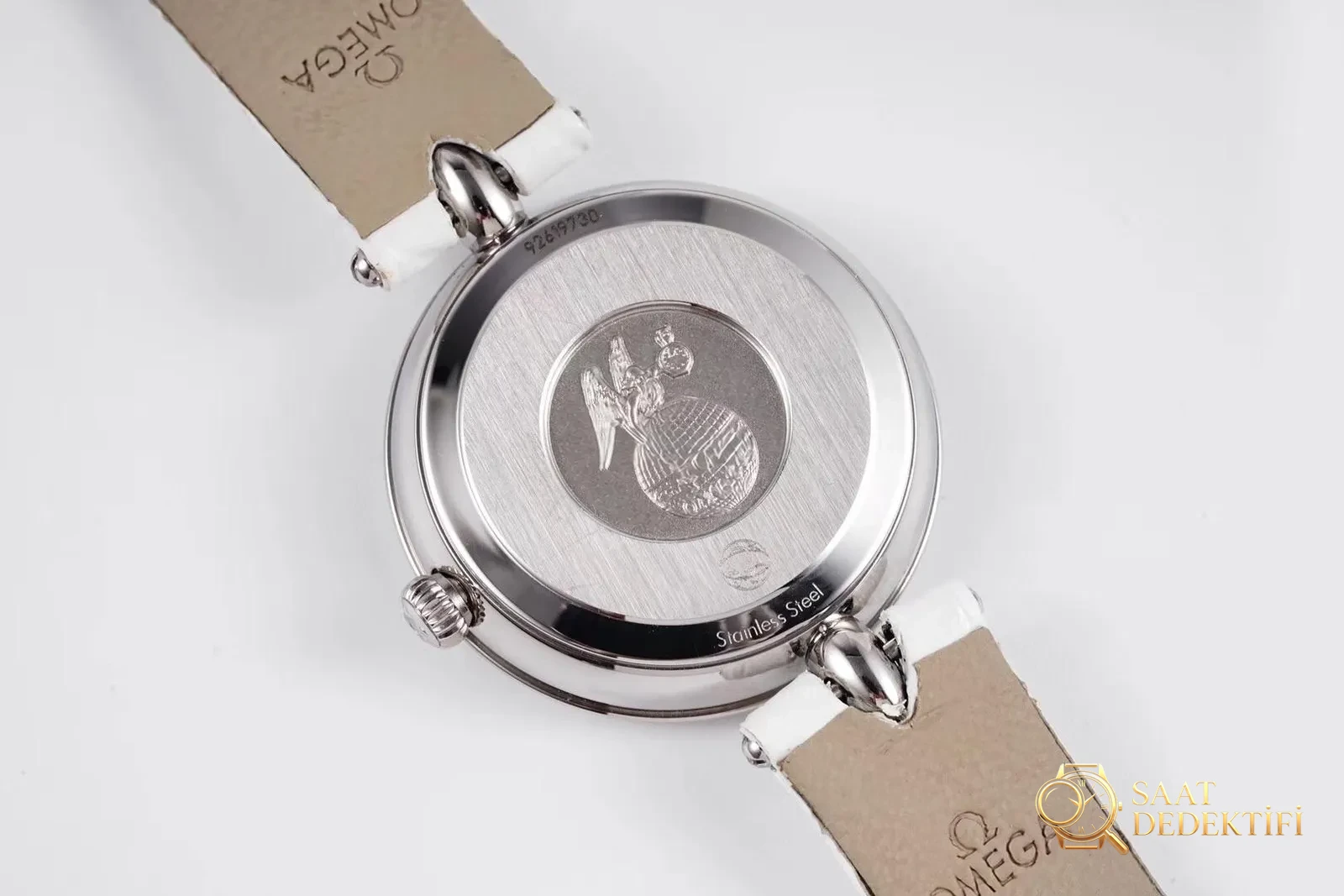 Gerçek-replika karşılaştırması: GS Factory Omega De Ville serisi 424.13.27.60.55.001 replika kadın kol saati 27.4 mm İsviçre menşeli kuvars - Kordon Dokusu ve Dikiş Detayları