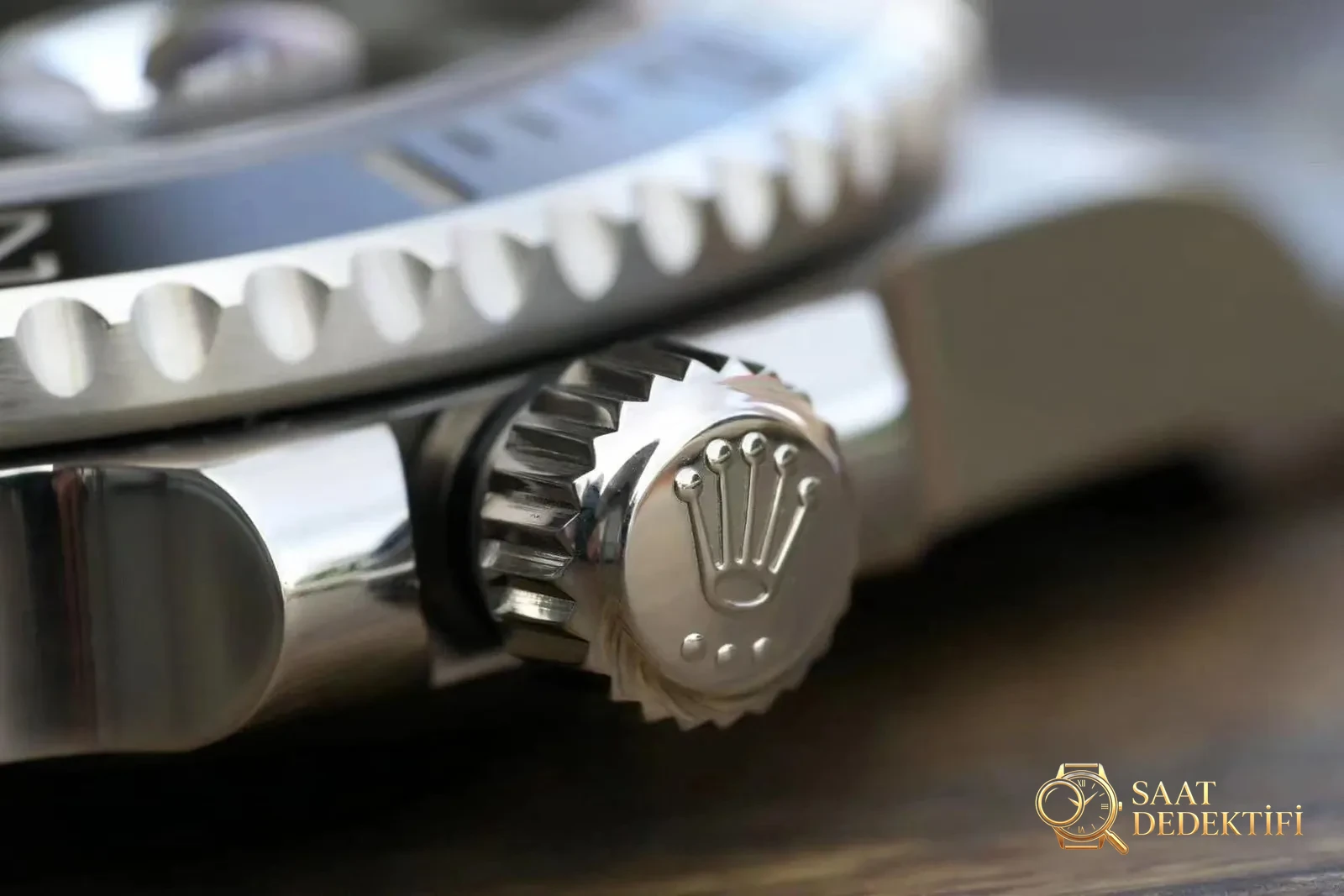 Vero e replica: qual è la differenza tra il Rolex Submariner nero HBBV6 Factory e l'originale? - Incisione sulla copertina posteriore e numero di serie