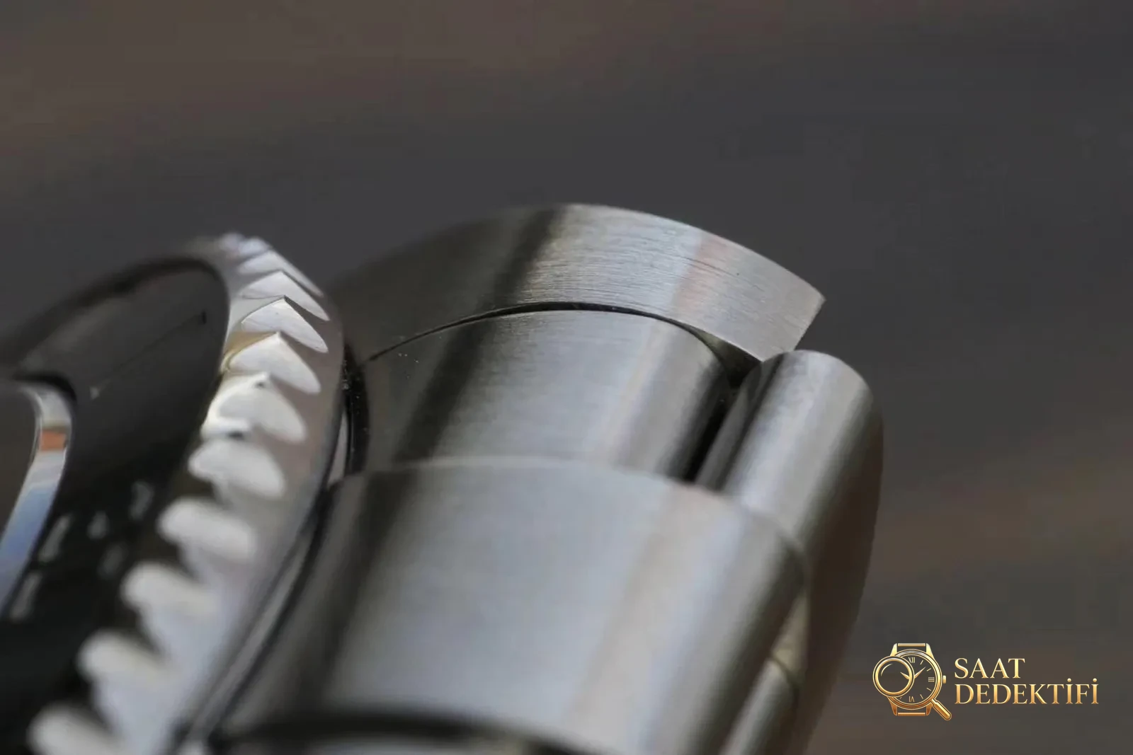 Vero e replica: qual è la differenza tra il Rolex Submariner nero HBBV6 Factory e l'originale? - Incisione e allineamento della lunetta Rehaut