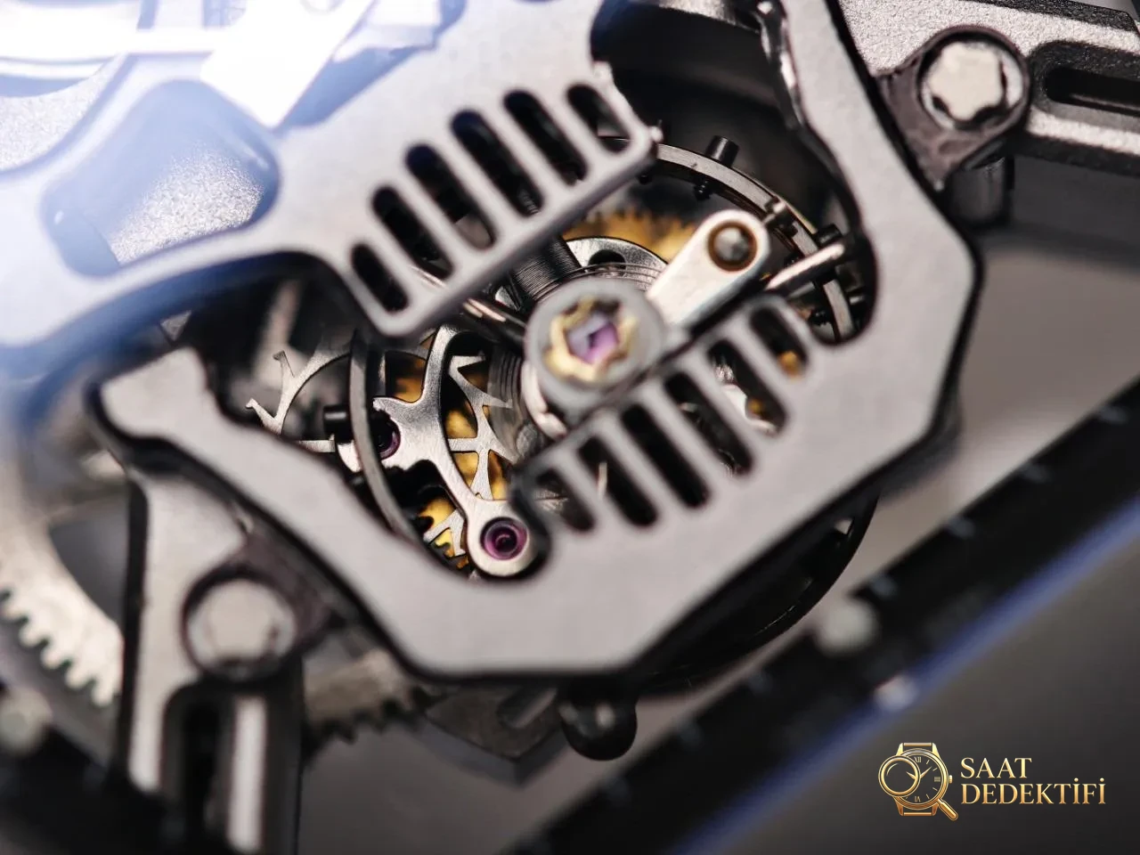 Gerçek-replika karşılaştırması: JB Factory Richard Mille RM52-01 gerçek tourbillon kol saatini nereden alabilirim? - Cam Yansıma Önleyici (AR) Kaplama