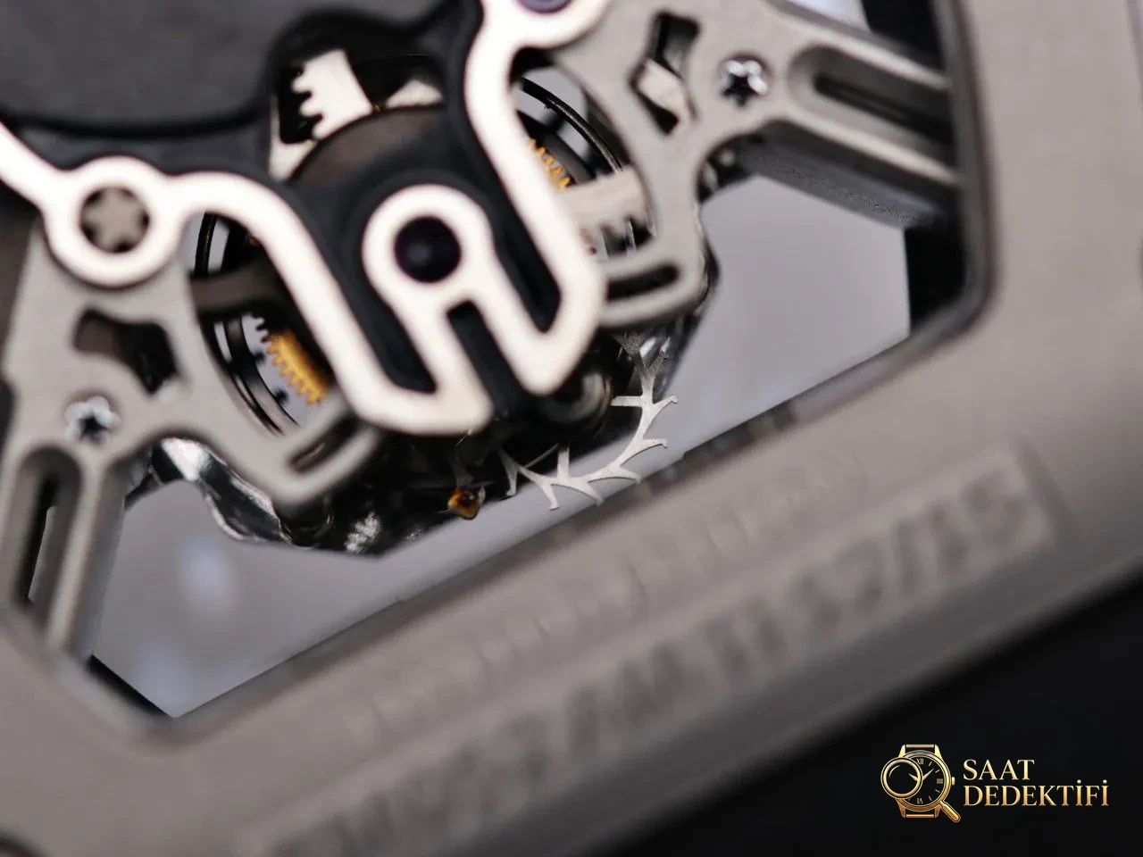 Gerçek-replika karşılaştırması: JB Factory Richard Mille RM52-01 gerçek tourbillon kol saatini nereden alabilirim? - Koleksiyon ve Vitrin Görünümü