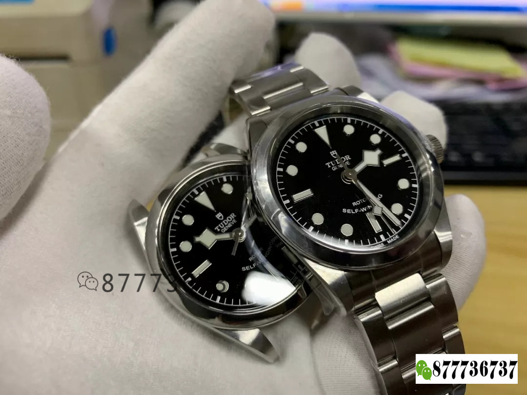 Gerçek-replika karşılaştırması: KRF Factory V3 Tudor Black Bay 79500 küçük patates güncellenmiş versiyon replika saat ile orijinalin karşılaştırması — 11. fotoğraf
