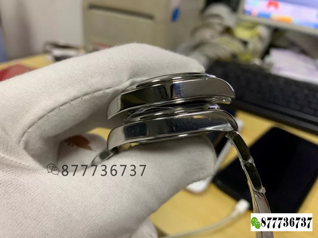 Gerçek-replika karşılaştırması: KRF Factory V3 Tudor Black Bay 79500 küçük patates güncellenmiş versiyon replika saat ile orijinalin karşılaştırması — 12. fotoğraf