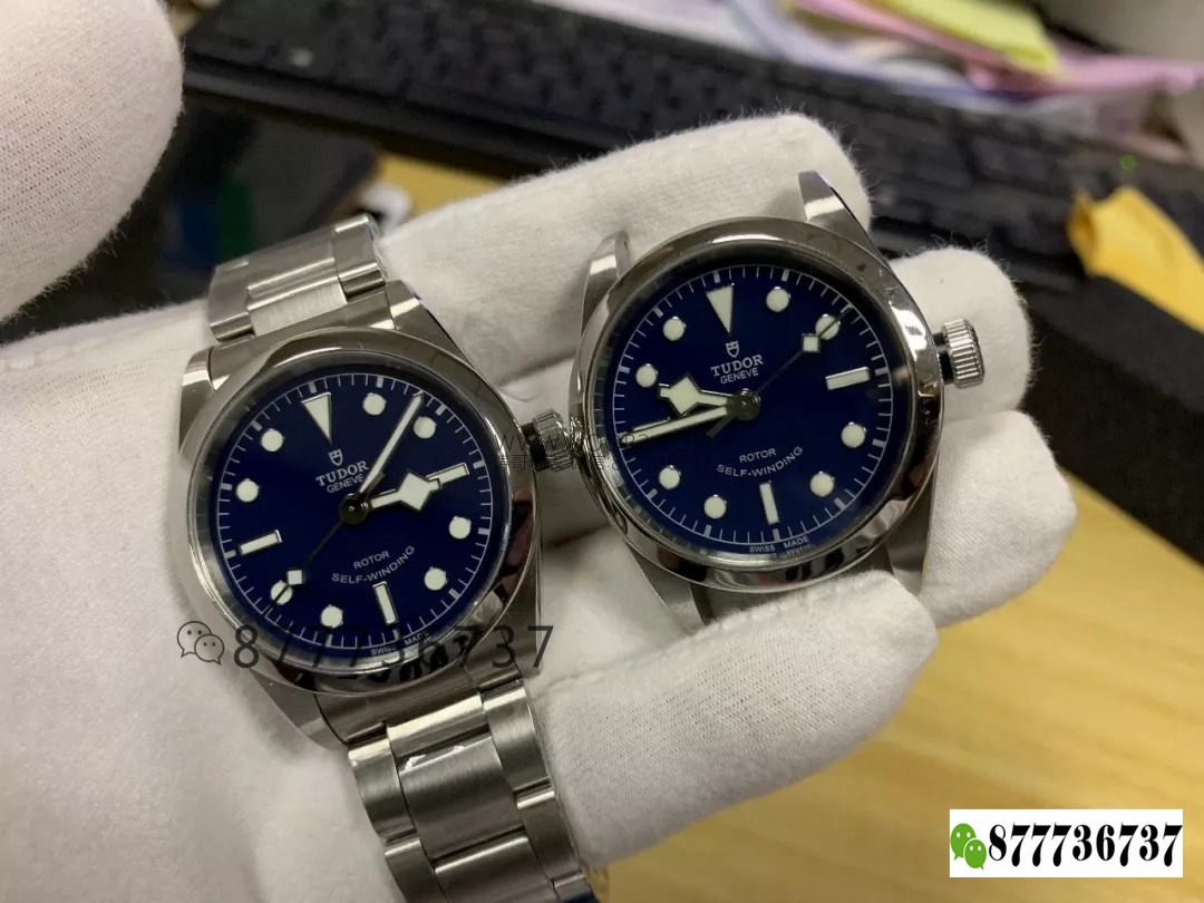 Gerçek-replika karşılaştırması: KRF Factory V3 Tudor Black Bay 79500 küçük patates güncellenmiş versiyon replika saat ile orijinalin karşılaştırması — 15. fotoğraf