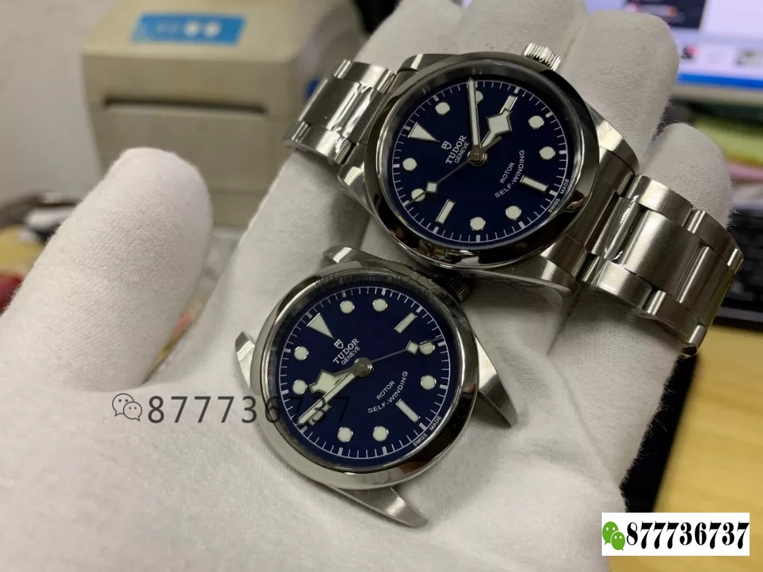 Gerçek-replika karşılaştırması: KRF Factory V3 Tudor Black Bay 79500 küçük patates güncellenmiş versiyon replika saat ile orijinalin karşılaştırması — 16. fotoğraf