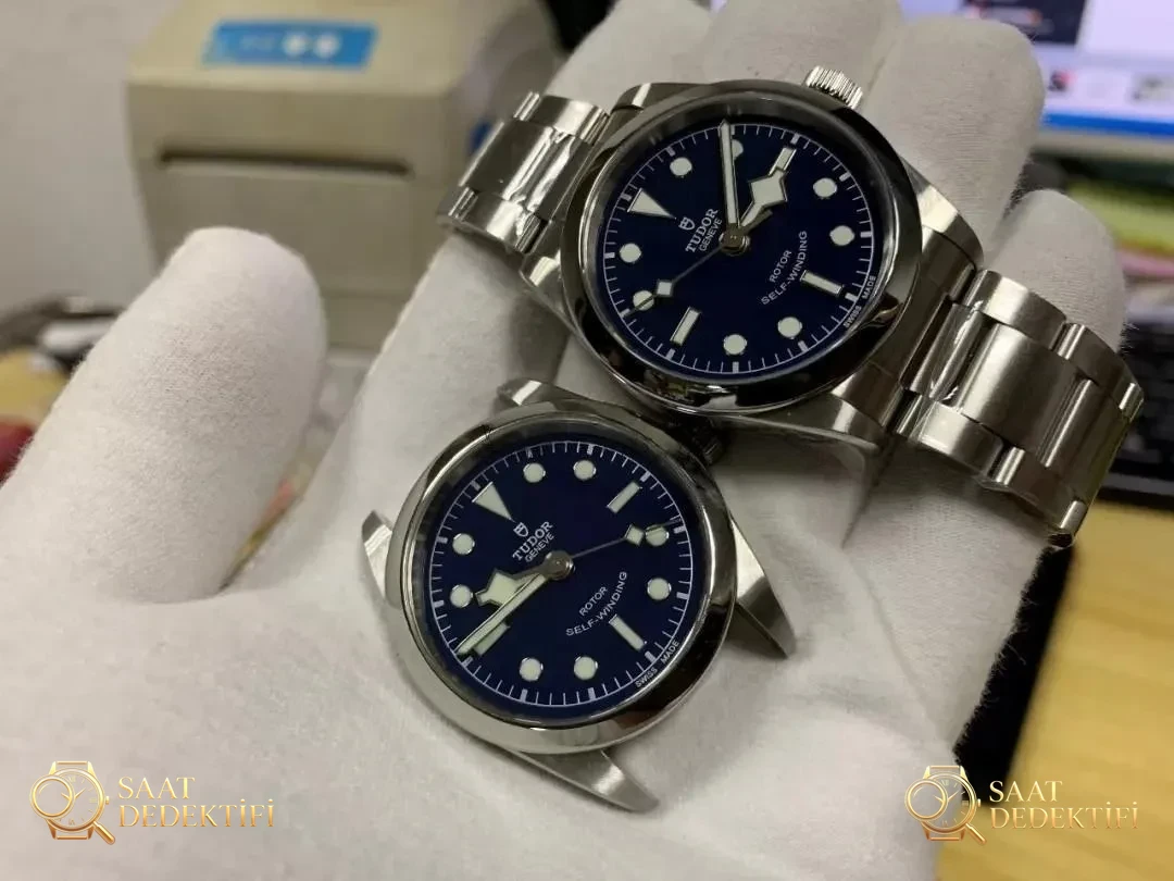 Gerçek-replika karşılaştırması: KRF Factory V3 Tudor Black Bay 79500 küçük patates güncellenmiş versiyon replika saat ile orijinalin karşılaştırması - Toka İçi Mikro Ayar Mekanizması