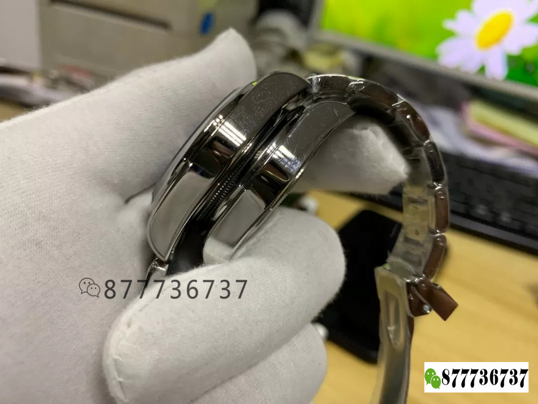 Gerçek-replika karşılaştırması: KRF Factory V3 Tudor Black Bay 79500 küçük patates güncellenmiş versiyon replika saat ile orijinalin karşılaştırması — 18. fotoğraf
