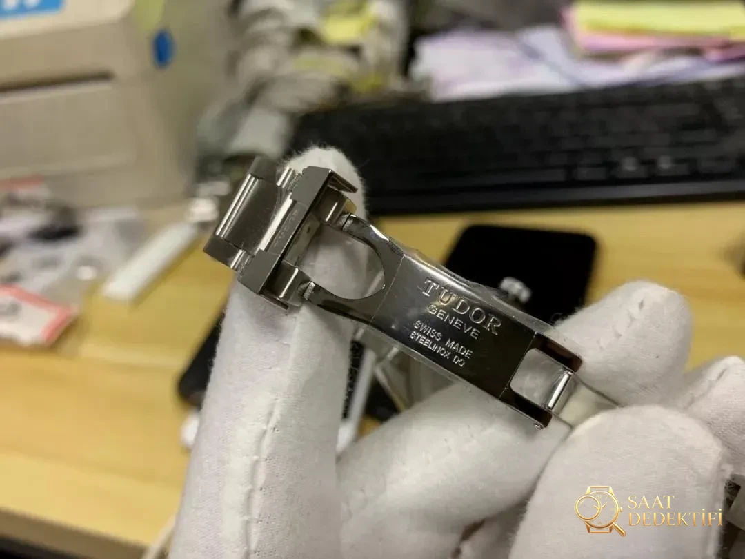 Gerçek-replika karşılaştırması: KRF Factory V3 Tudor Black Bay 79500 küçük patates güncellenmiş versiyon replika saat ile orijinalin karşılaştırması - Mekanizma Çark Dizilimi ve Taş Yatakları