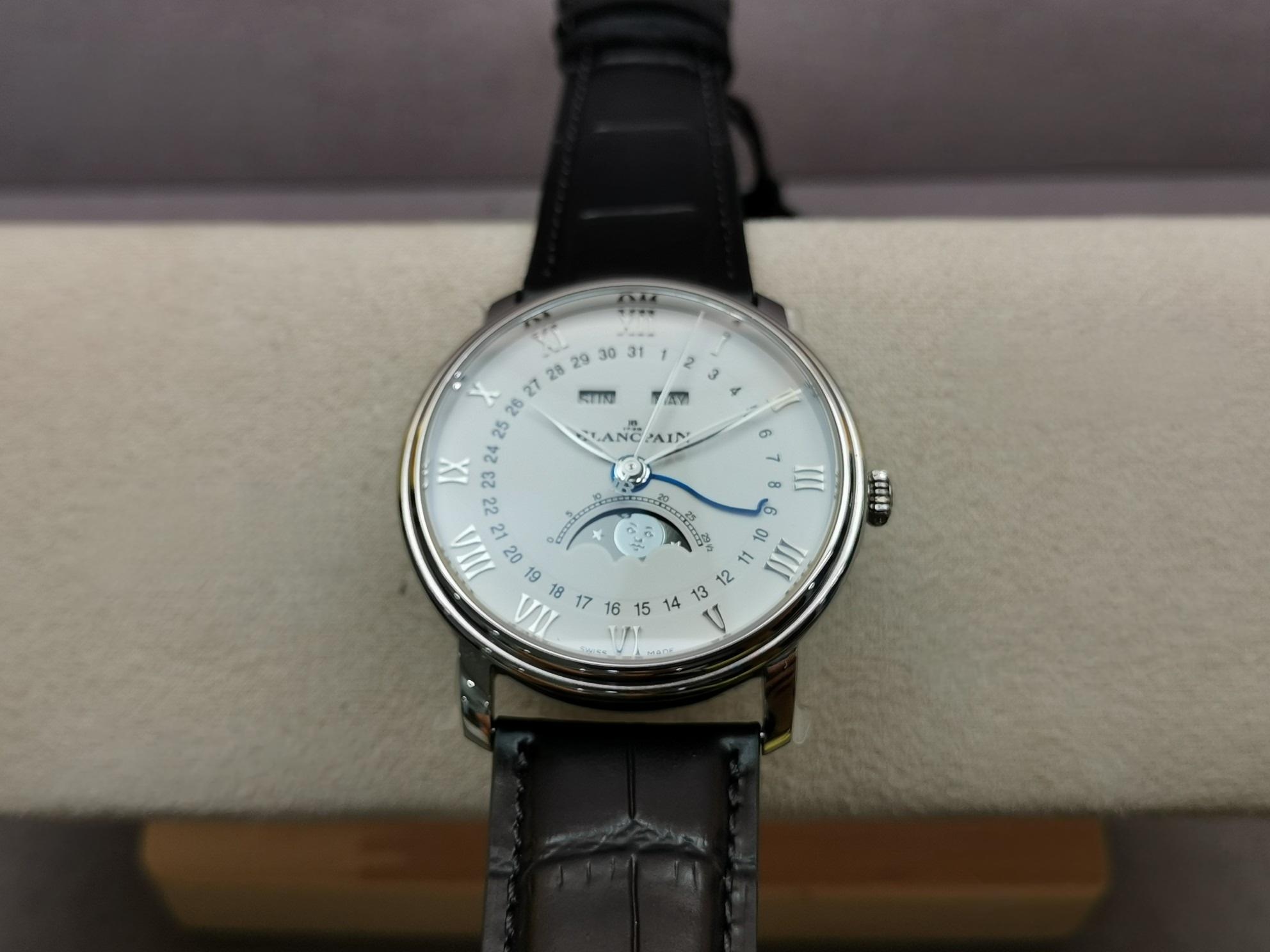 Gerçek-replika karşılaştırması: OM Factory V3 versiyonu Blancpain 6654 tam takvim ay evreli replika saat — 2. fotoğraf
