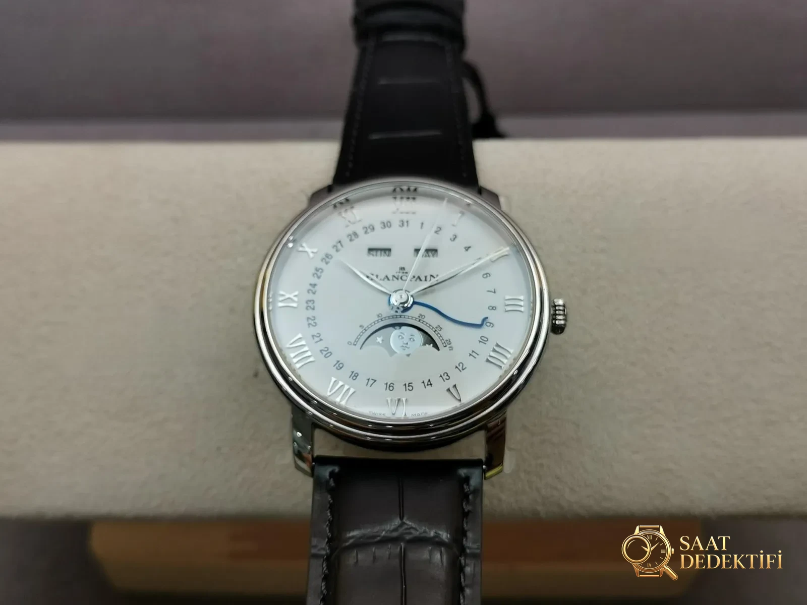 Gerçek-replika karşılaştırması: OM Factory V3 versiyonu Blancpain 6654 tam takvim ay evreli replika saat - Kadran Detayı ve Bezel İşçiliği