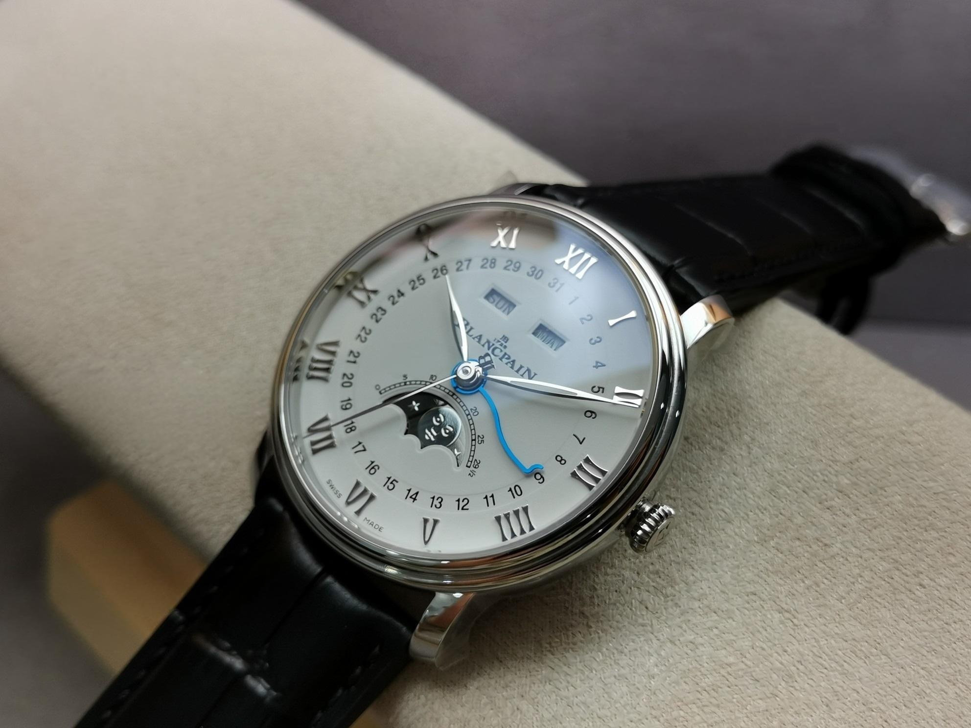 Gerçek-replika karşılaştırması: OM Factory V3 versiyonu Blancpain 6654 tam takvim ay evreli replika saat — 3. fotoğraf