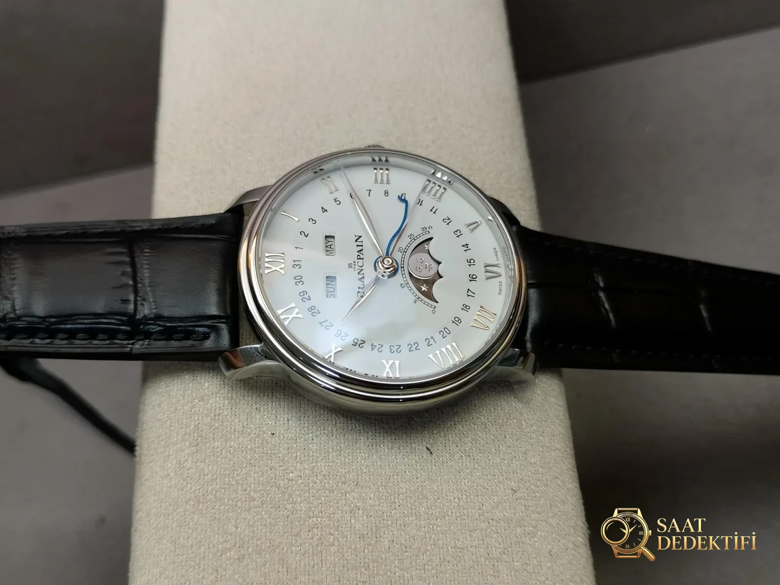 Gerçek-replika karşılaştırması: OM Factory V3 versiyonu Blancpain 6654 tam takvim ay evreli replika saat - Klips Kilidi ve Lazer Damgalar