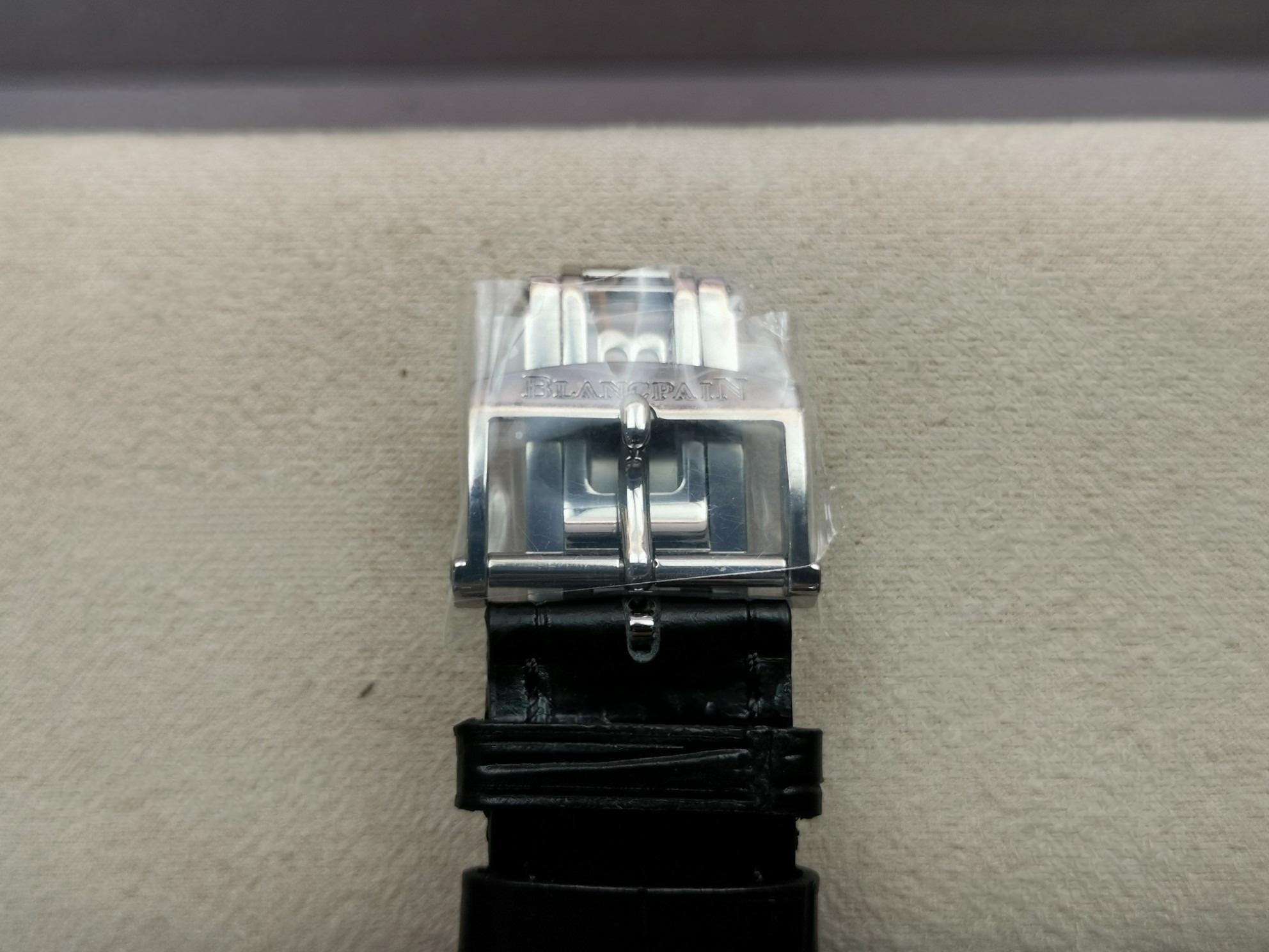 Gerçek-replika karşılaştırması: OM Factory V3 versiyonu Blancpain 6654 tam takvim ay evreli replika saat — 9. fotoğraf