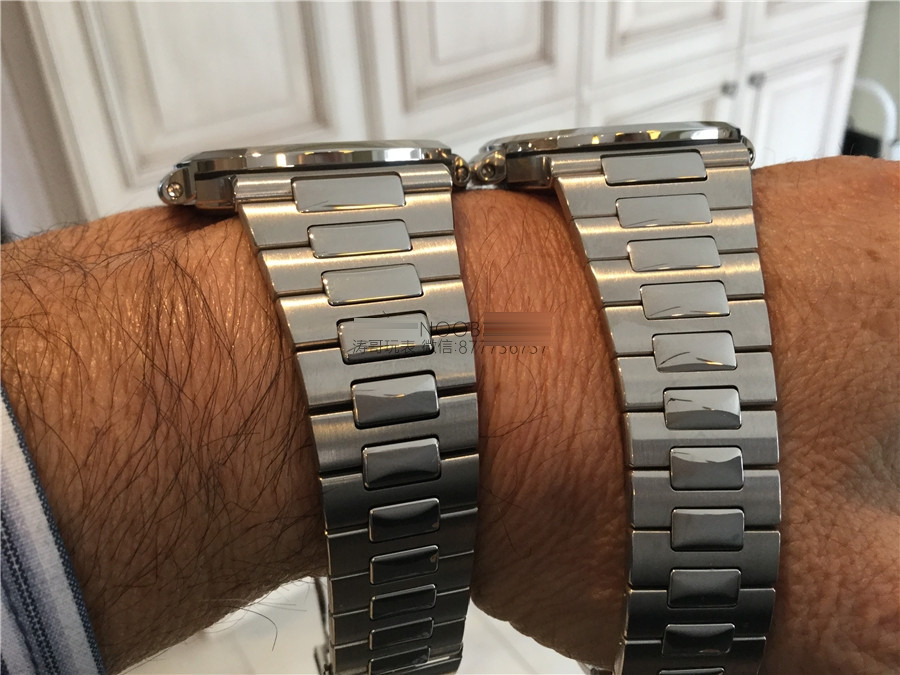 Gerçek-replika karşılaştırması: PPF Factory beyaz kadranlı Nautilus V2 versiyon replika saatin orijinal Patek Philippe 5711 mavi kadranlı ile karşılaştırma incelemesi — 5. fotoğraf