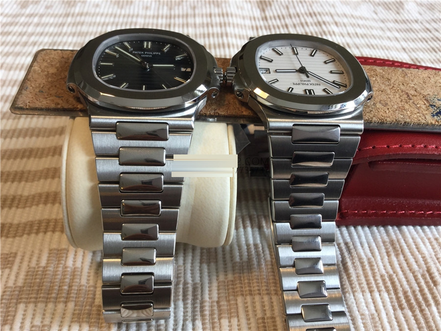 Gerçek-replika karşılaştırması: PPF Factory beyaz kadranlı Nautilus V2 versiyon replika saatin orijinal Patek Philippe 5711 mavi kadranlı ile karşılaştırma incelemesi — 8. fotoğraf