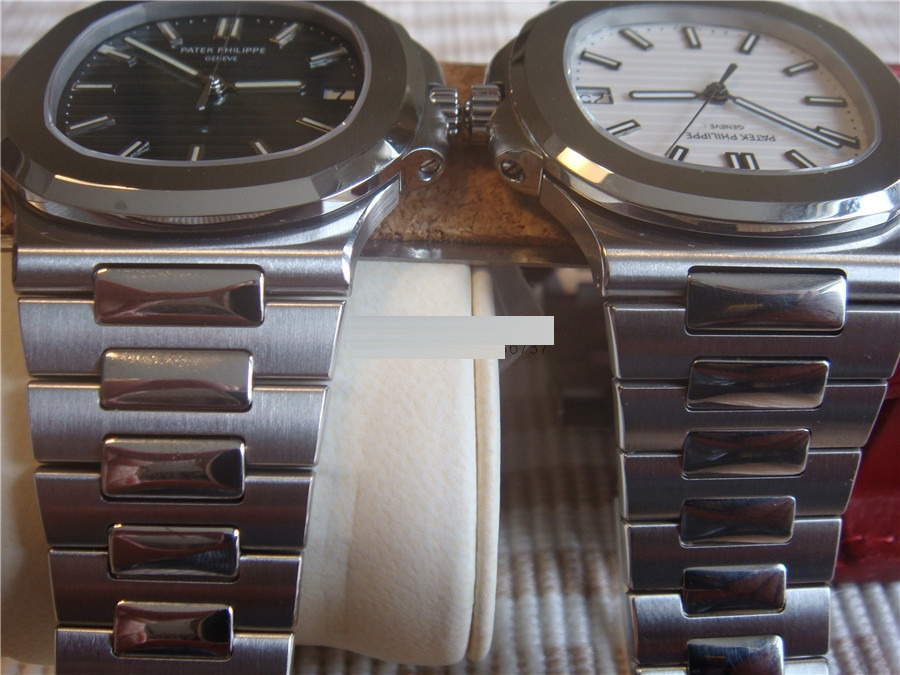Gerçek-replika karşılaştırması: PPF Factory beyaz kadranlı Nautilus V2 versiyon replika saatin orijinal Patek Philippe 5711 mavi kadranlı ile karşılaştırma incelemesi — 9. fotoğraf