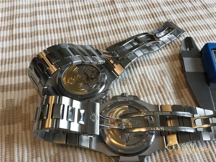 Gerçek-replika karşılaştırması: PPF Factory beyaz kadranlı Nautilus V2 versiyon replika saatin orijinal Patek Philippe 5711 mavi kadranlı ile karşılaştırma incelemesi - Genel Açı ve Estetik Duruş