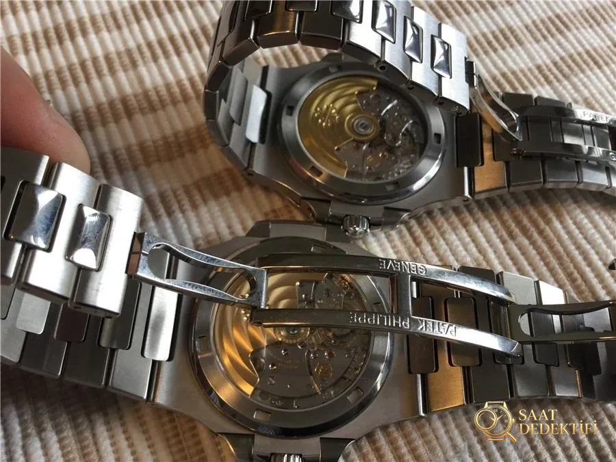 Gerçek-replika karşılaştırması: PPF Factory beyaz kadranlı Nautilus V2 versiyon replika saatin orijinal Patek Philippe 5711 mavi kadranlı ile karşılaştırma incelemesi - Kasa Çeliği ve Polisaj Kalitesi