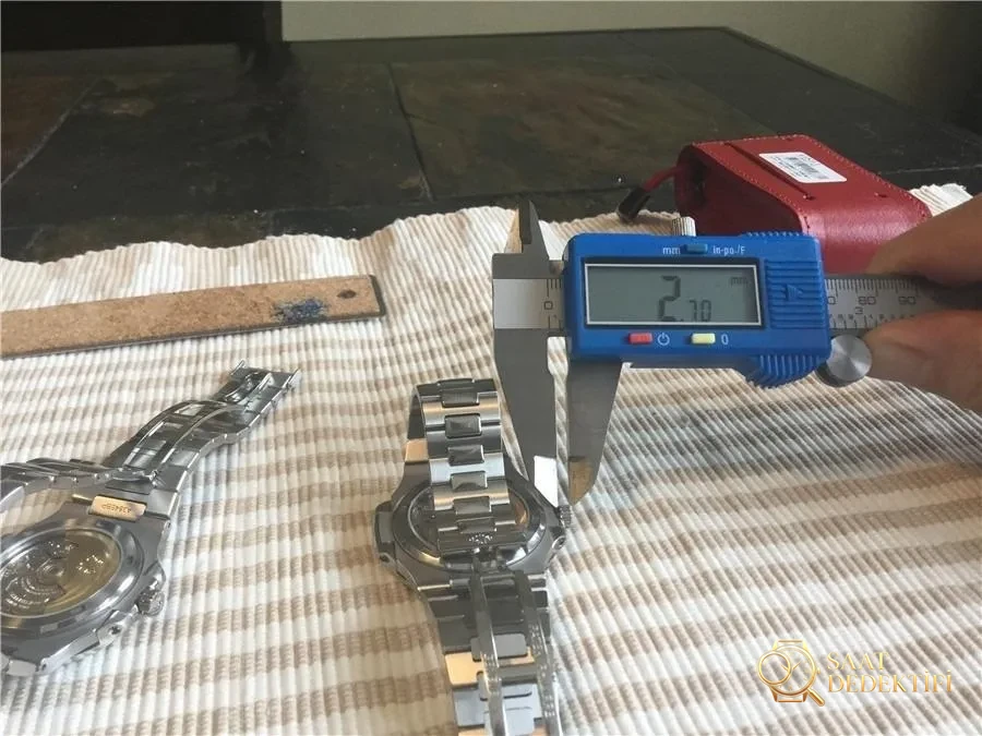 Gerçek-replika karşılaştırması: PPF Factory beyaz kadranlı Nautilus V2 versiyon replika saatin orijinal Patek Philippe 5711 mavi kadranlı ile karşılaştırma incelemesi - Mekanizma Çark Dizilimi ve Taş Yatakları