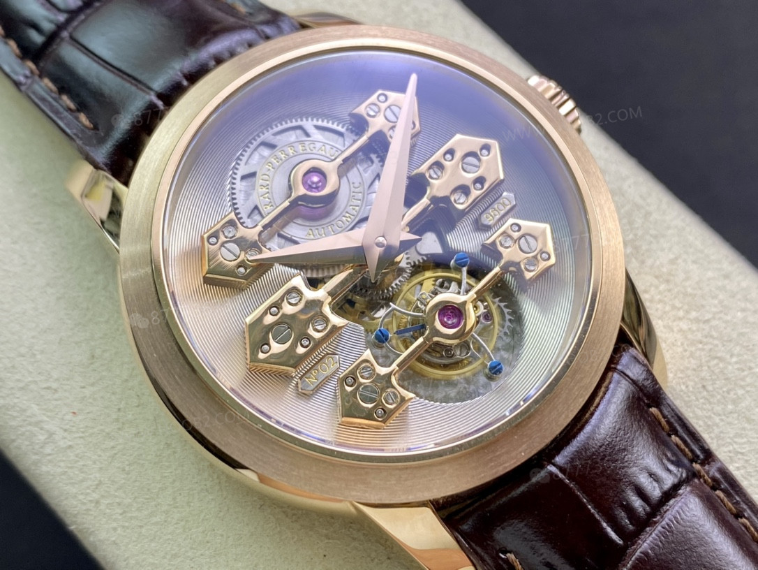Gerçek-replika karşılaştırması: RM Factory Girard-Perregaux Bridges 99193 tourbillon replika saat incelemesi — 1. fotoğraf