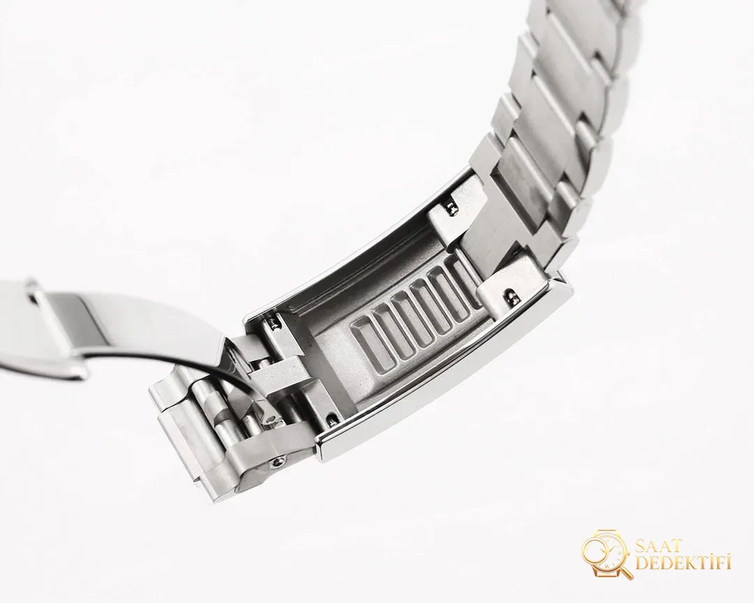 Gerçek-replika karşılaştırması: V6 Factory Rolex siyah Submariner 3135 mekanizması, orijinalle kıyaslandığında piyasa versiyonlarından hangi noktalarda daha iyi? - Safir Kristal Cam Eğimi ve Yansıması